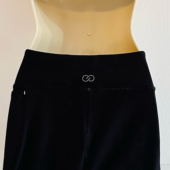 NIKE ~ Pink Sports Bra and Black Workout Leggings Set size XS - Picture 7 of 7